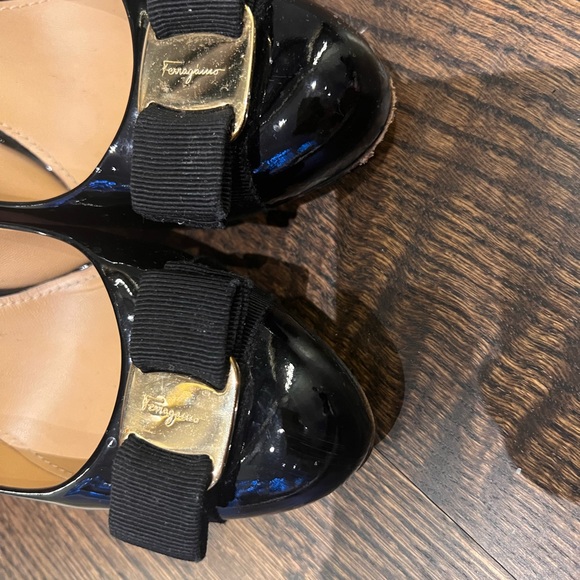Salvatore Ferragamo Leather Bow Accent Pumps - Picture 7 of 12